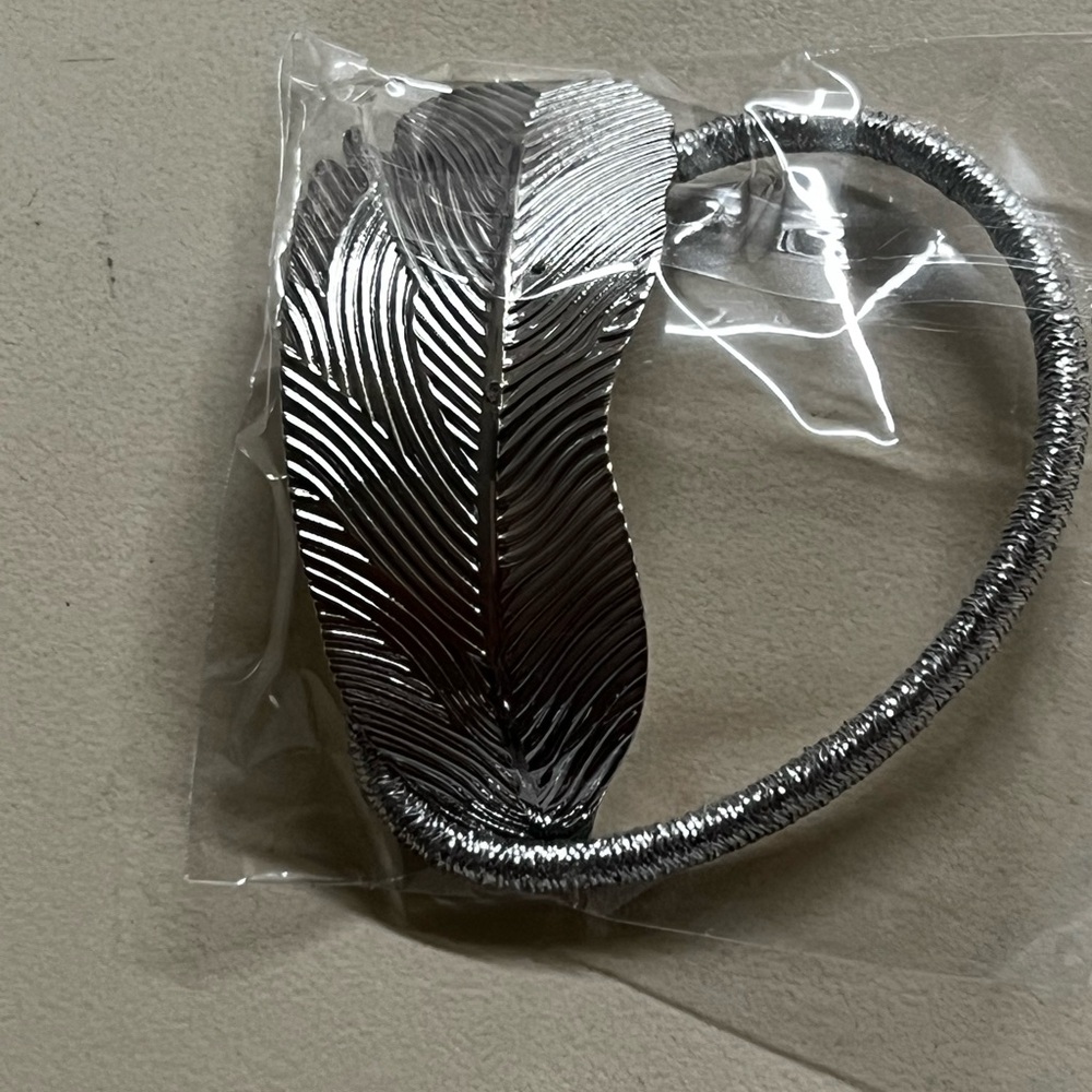 4 pack Exquisite Boho Chic Alloy Hair Tie Set, Sleek Leaf Design, new